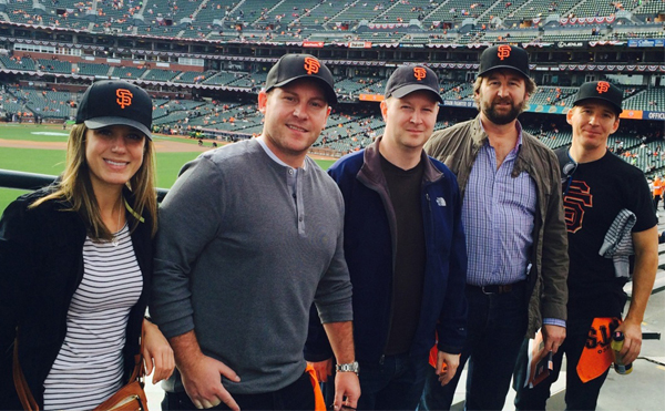 Notre équipe assistant à une partie des Giants de San Francisco Giants en compagnie de Chris Quinn (second à partir de la gauche) et de Dino Forlin (second à partir de la droite)