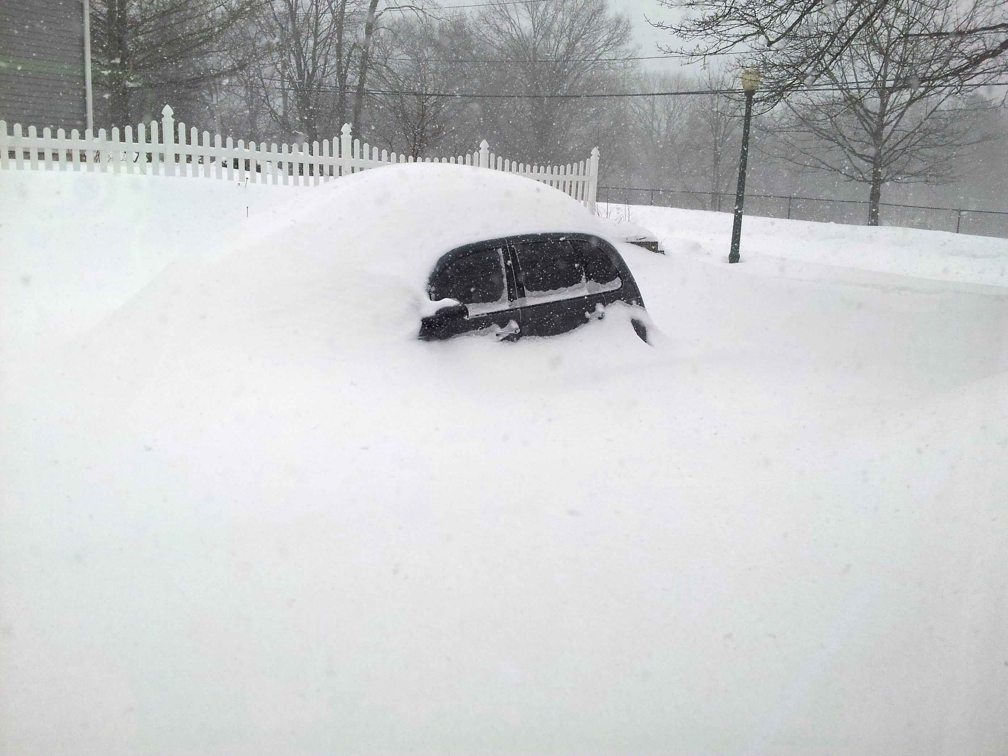 Snowed-in car 