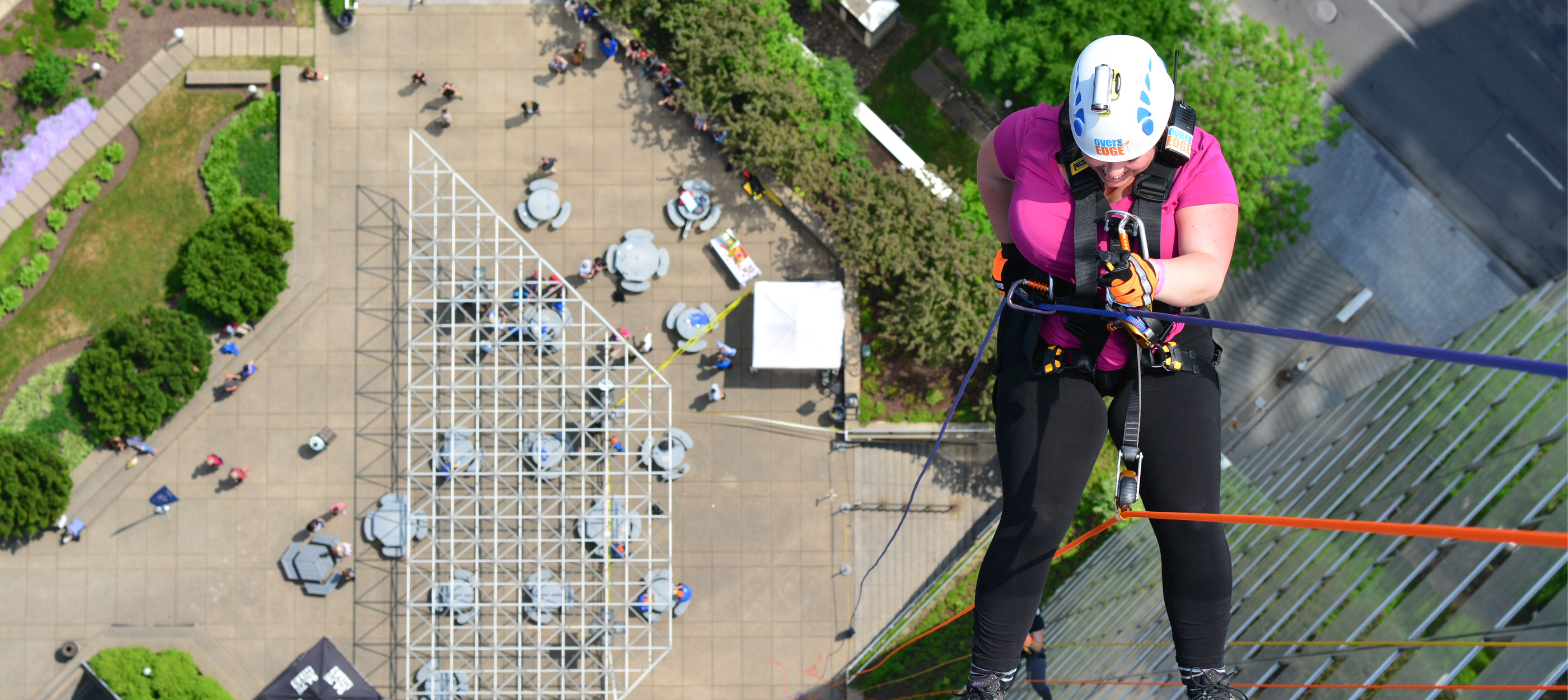 CWB National Leasing employee rappelling at Montreal Rope for Hope