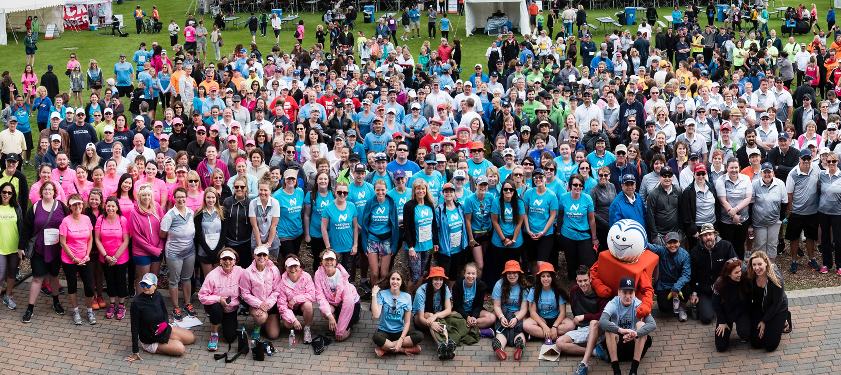 Participants à Challenge for Life 2.0 de 2016 avec l’équipe de CWB National Leasing, en avant et au centre